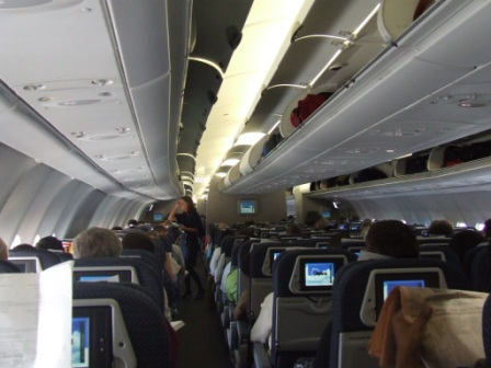 Ons vliegtuig, een Airbus van Northwest Airlines zag er van binnen zo uit